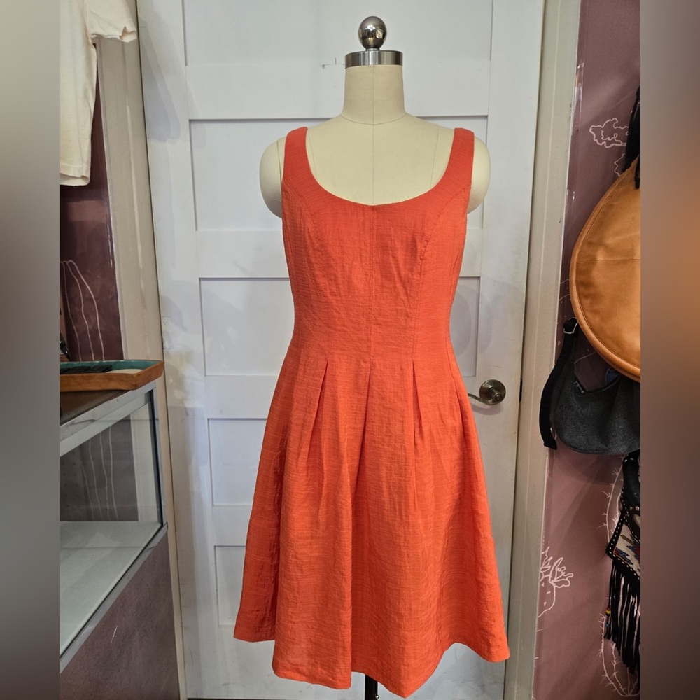 Nine West fit and flare sleeveless mini cocktail dress size 6 textured pleated